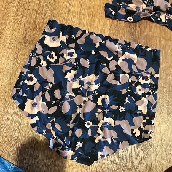 Bralette and High Waist Panty Set - Picture 6 of 9